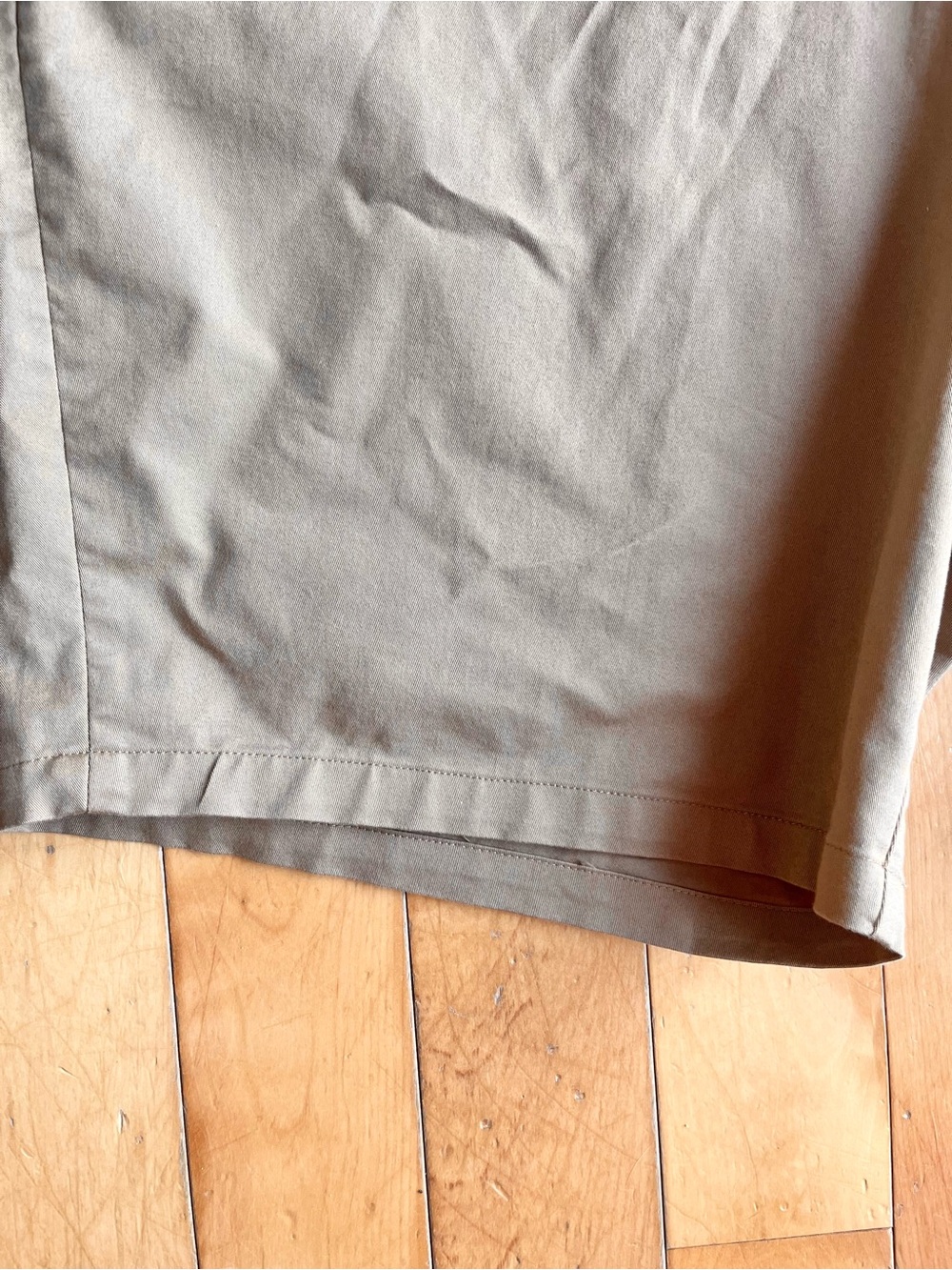Banana Republic Classic Beige Chino Shorts Size 42 - Picture 2 of 7
